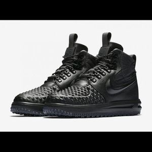 black nike duck boots